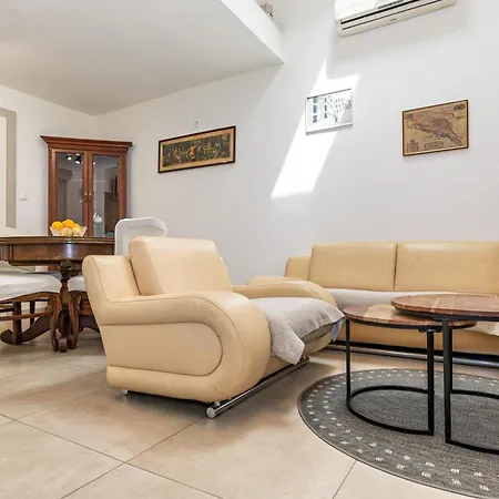 Apartman Laura-risika *