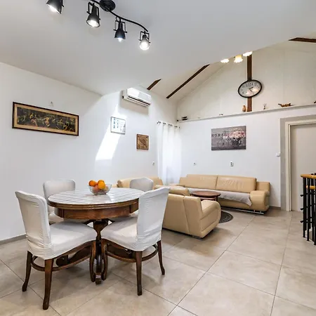 Apartamento Laura-risika