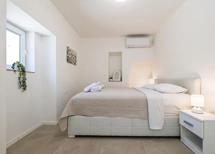 Laura-risika Apartament *