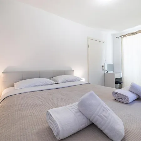 Laura-risika Apartman Risika