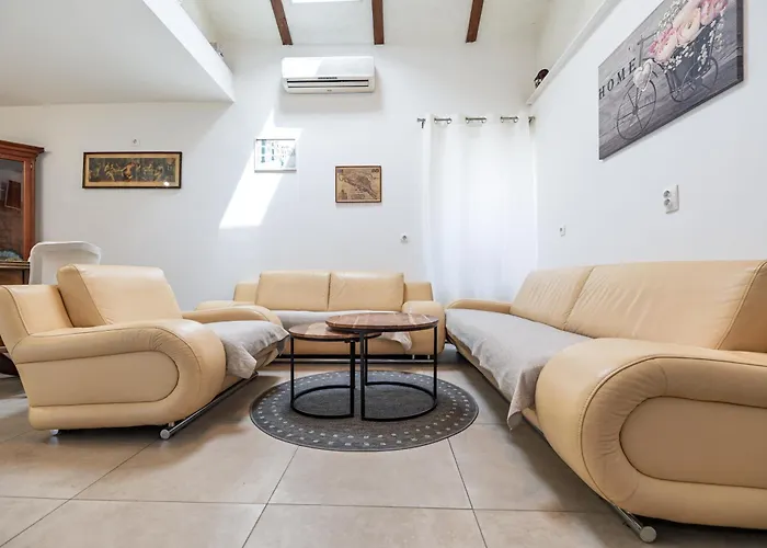 Laura-risika Apartman