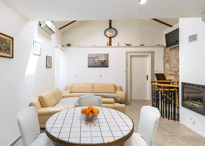 Laura-risika Apartman *